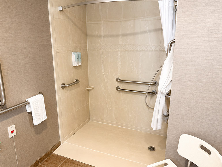 Two Queen Room - Roll In Shower 3